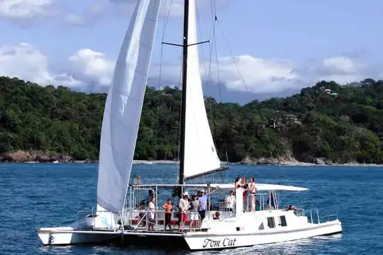 Tour de Catamarán Manuel Antonio