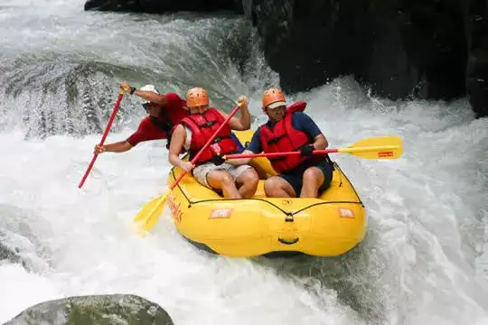 Tour de Rafting Río Savegre (Clase II & III)